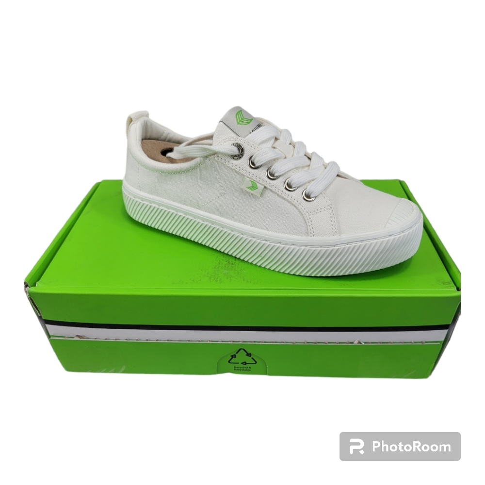 Cariuma Off-White Canvas OCA LOW Sneakers Womens Size 7.5